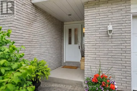 44 Ravenwood Crescent Petawawa ON K8H 3N1