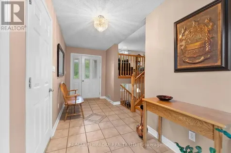 44 Ravenwood Crescent Petawawa ON K8H 3N1