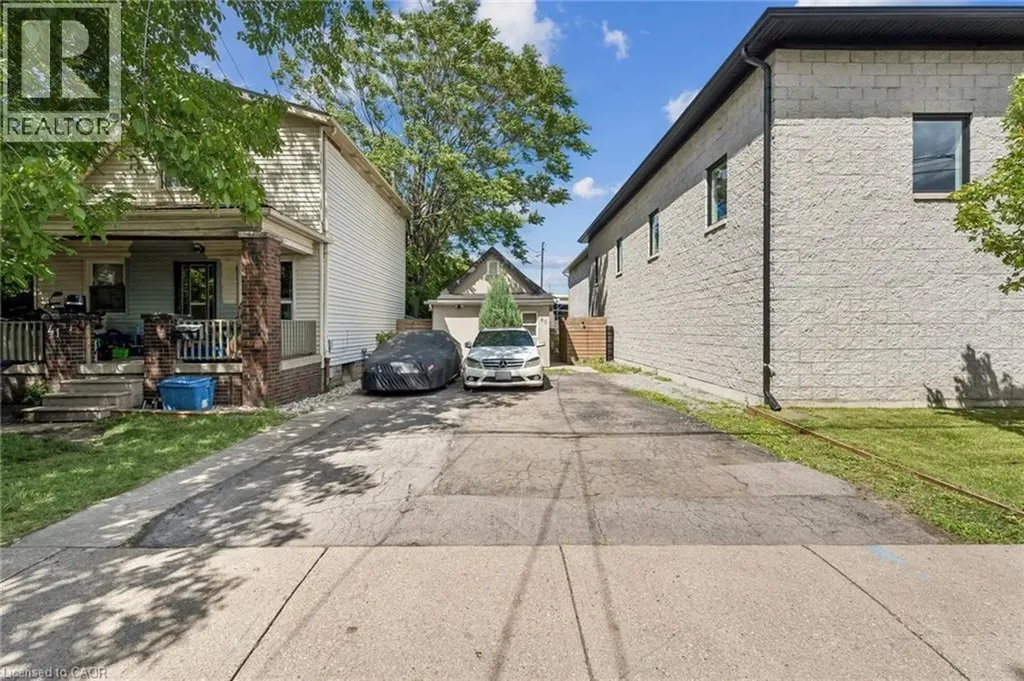 43 Whitfield Avenue Hamilton ON L8L 4B5