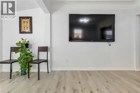 43 Whitfield Avenue Hamilton ON L8L 4B5