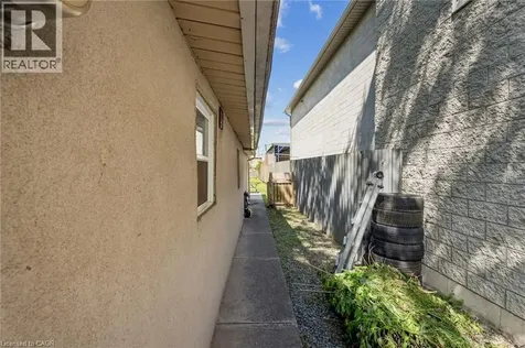 43 Whitfield Avenue Hamilton ON L8L 4B5