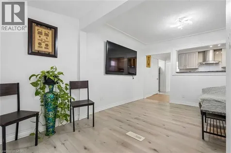 43 Whitfield Avenue Hamilton ON L8L 4B5
