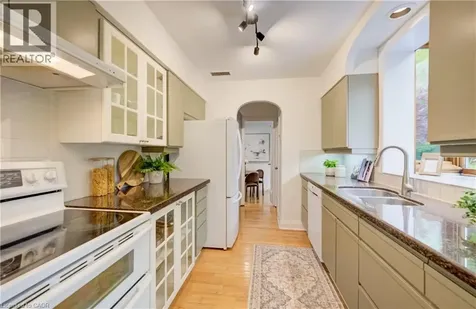 560 Blythwood Road North York ON M4N 1B5