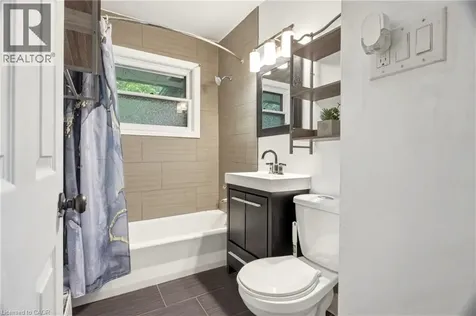 32 Close Avenue Cambridge ON N1R 2R6