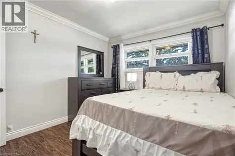 32 Close Avenue Cambridge ON N1R 2R6