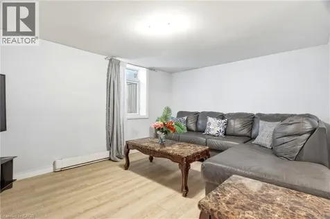 32 Close Avenue Cambridge ON N1R 2R6