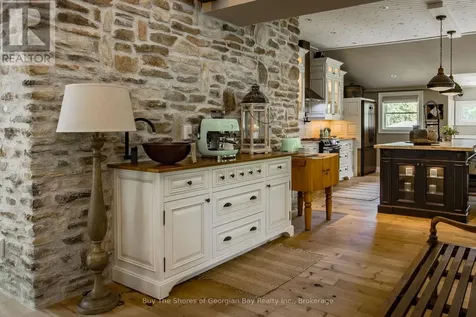 40 Polish Avenue Penetanguishene ON L9M 1W7