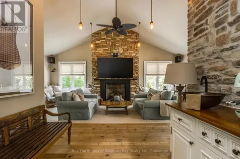 40 Polish Avenue Penetanguishene ON L9M 1W7