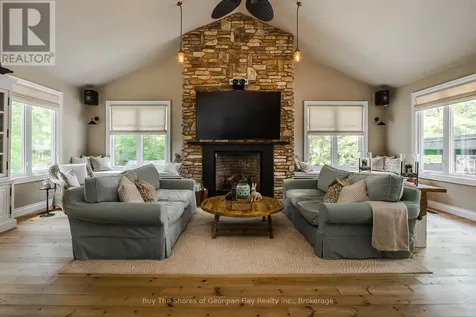 40 Polish Avenue Penetanguishene ON L9M 1W7