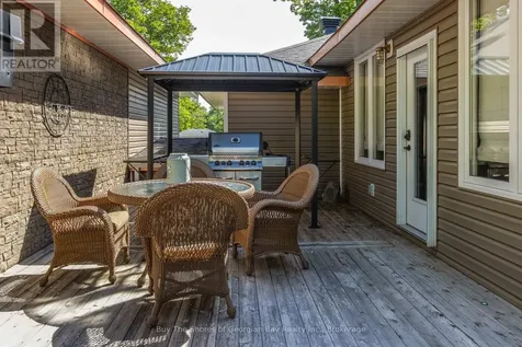 40 Polish Avenue Penetanguishene ON L9M 1W7