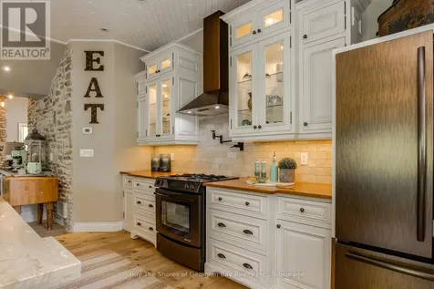 40 Polish Avenue Penetanguishene ON L9M 1W7