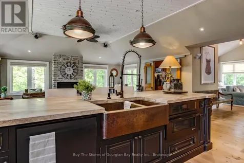40 Polish Avenue Penetanguishene ON L9M 1W7