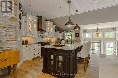 40 Polish Avenue Penetanguishene ON L9M 1W7