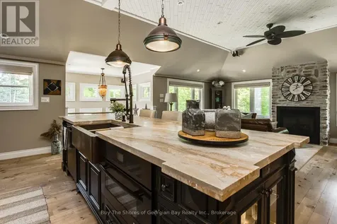 40 Polish Avenue Penetanguishene ON L9M 1W7