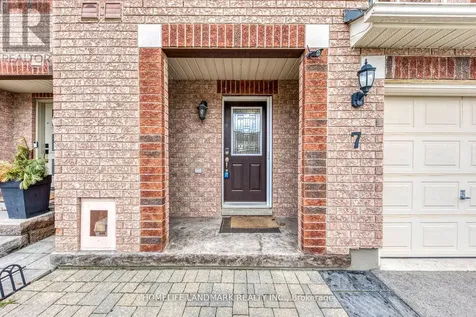 7 Marshview Avenue Aurora ON L4G 7W2