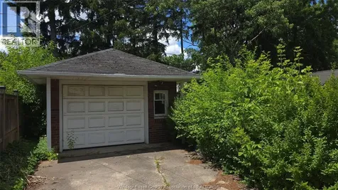 2721 Virginia Park Avenue Windsor ON N9E 2B5