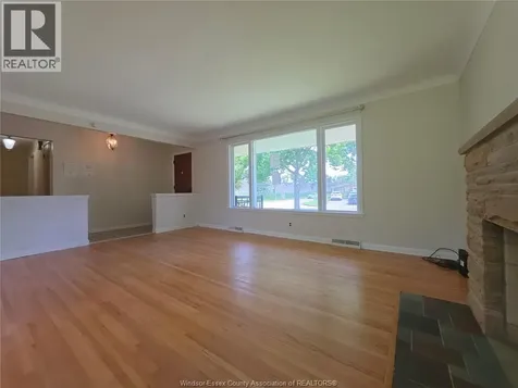 2721 Virginia Park Avenue Windsor ON N9E 2B5