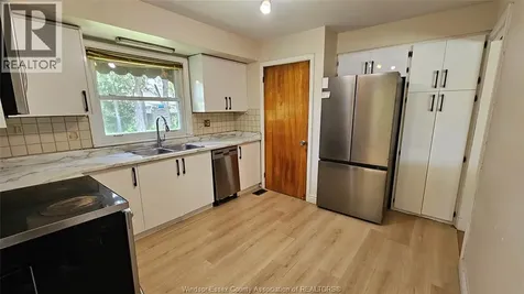 2721 Virginia Park Avenue Windsor ON N9E 2B5