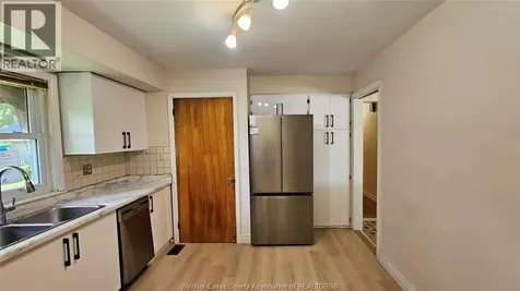 2721 Virginia Park Avenue Windsor ON N9E 2B5