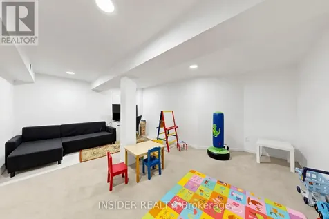 7 Croxall Boulevard Whitby (brooklin) ON L1M 0E6