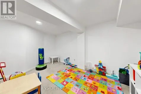7 Croxall Boulevard Whitby (brooklin) ON L1M 0E6