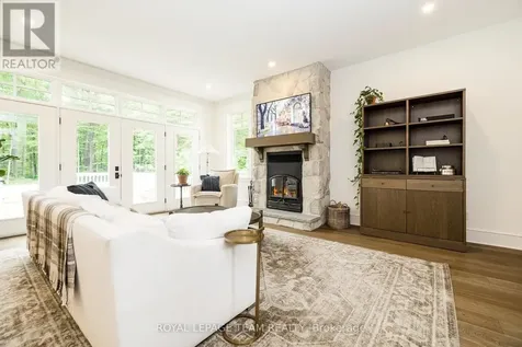 36 Marchbrook Circle Ottawa ON K2W 1A1