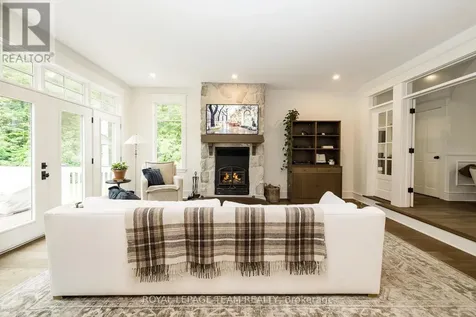 36 Marchbrook Circle Ottawa ON K2W 1A1