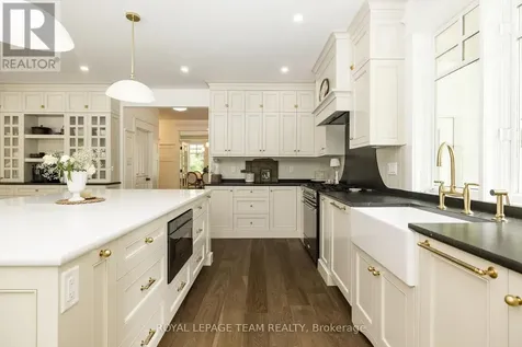 36 Marchbrook Circle Ottawa ON K2W 1A1