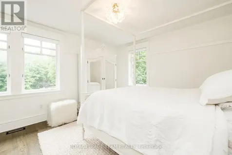 36 Marchbrook Circle Ottawa ON K2W 1A1