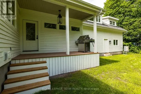 36 Marchbrook Circle Ottawa ON K2W 1A1