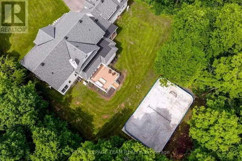 36 Marchbrook Circle Ottawa ON K2W 1A1