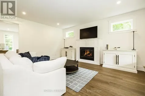 36 Marchbrook Circle Ottawa ON K2W 1A1