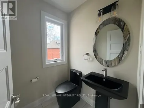 9 Gwynne Avenue Ottawa ON K1Y 1X1