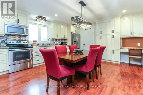 16 Wood Avenue Wasaga Beach ON L9Z 2L3