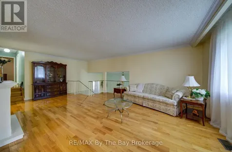 93 Frederick Dr S/s Drive Wasaga Beach ON L9Z 1P1