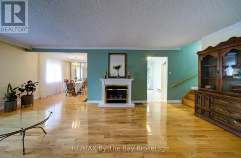 93 Frederick Dr S/s Drive Wasaga Beach ON L9Z 1P1