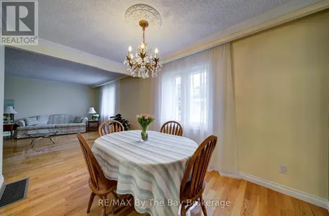 93 Frederick Dr S/s Drive Wasaga Beach ON L9Z 1P1