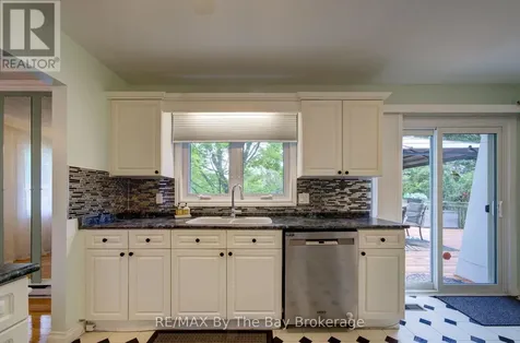 93 Frederick Dr S/s Drive Wasaga Beach ON L9Z 1P1