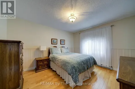 93 Frederick Dr S/s Drive Wasaga Beach ON L9Z 1P1