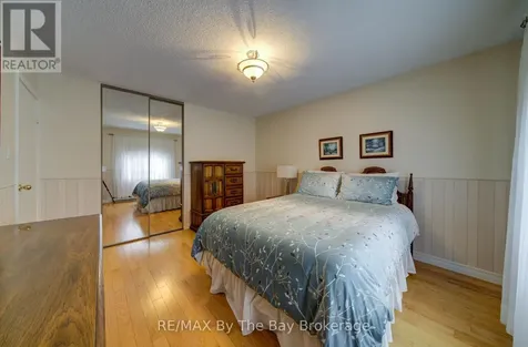 93 Frederick Dr S/s Drive Wasaga Beach ON L9Z 1P1