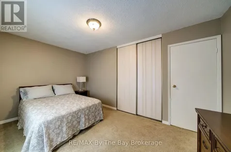 93 Frederick Dr S/s Drive Wasaga Beach ON L9Z 1P1