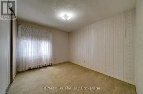 93 Frederick Dr S/s Drive Wasaga Beach ON L9Z 1P1