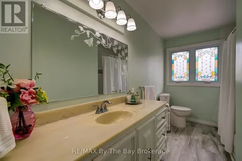 93 Frederick Dr S/s Drive Wasaga Beach ON L9Z 1P1