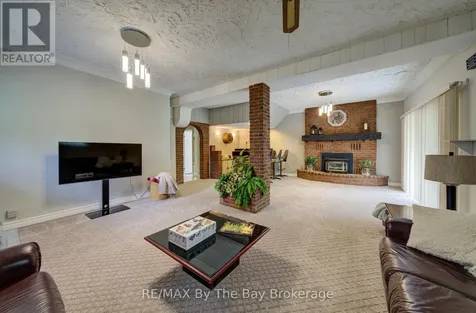 93 Frederick Dr S/s Drive Wasaga Beach ON L9Z 1P1