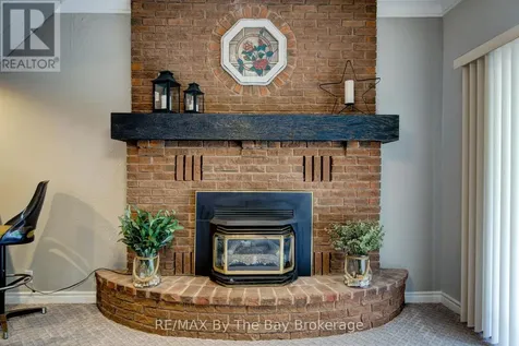 93 Frederick Dr S/s Drive Wasaga Beach ON L9Z 1P1