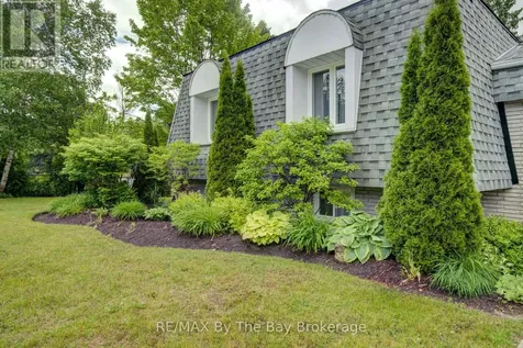 93 Frederick Dr S/s Drive Wasaga Beach ON L9Z 1P1