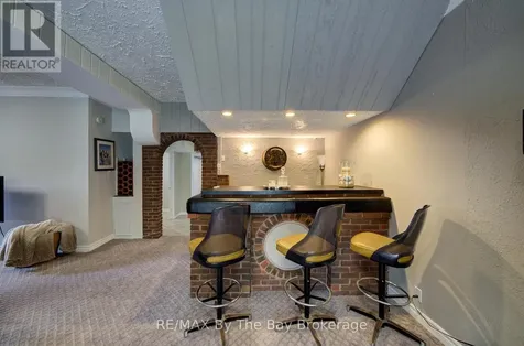 93 Frederick Dr S/s Drive Wasaga Beach ON L9Z 1P1