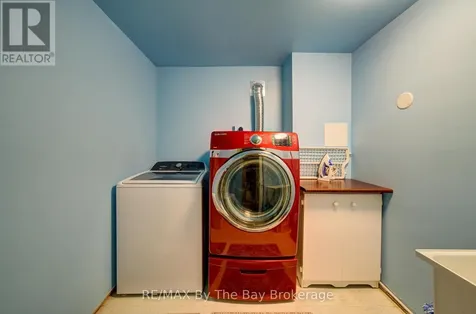 93 Frederick Dr S/s Drive Wasaga Beach ON L9Z 1P1