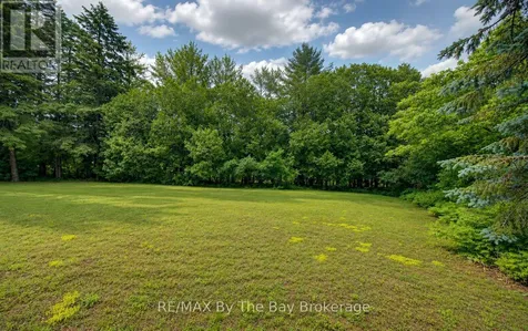 93 Frederick Dr S/s Drive Wasaga Beach ON L9Z 1P1