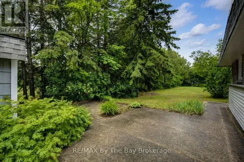 93 Frederick Dr S/s Drive Wasaga Beach ON L9Z 1P1